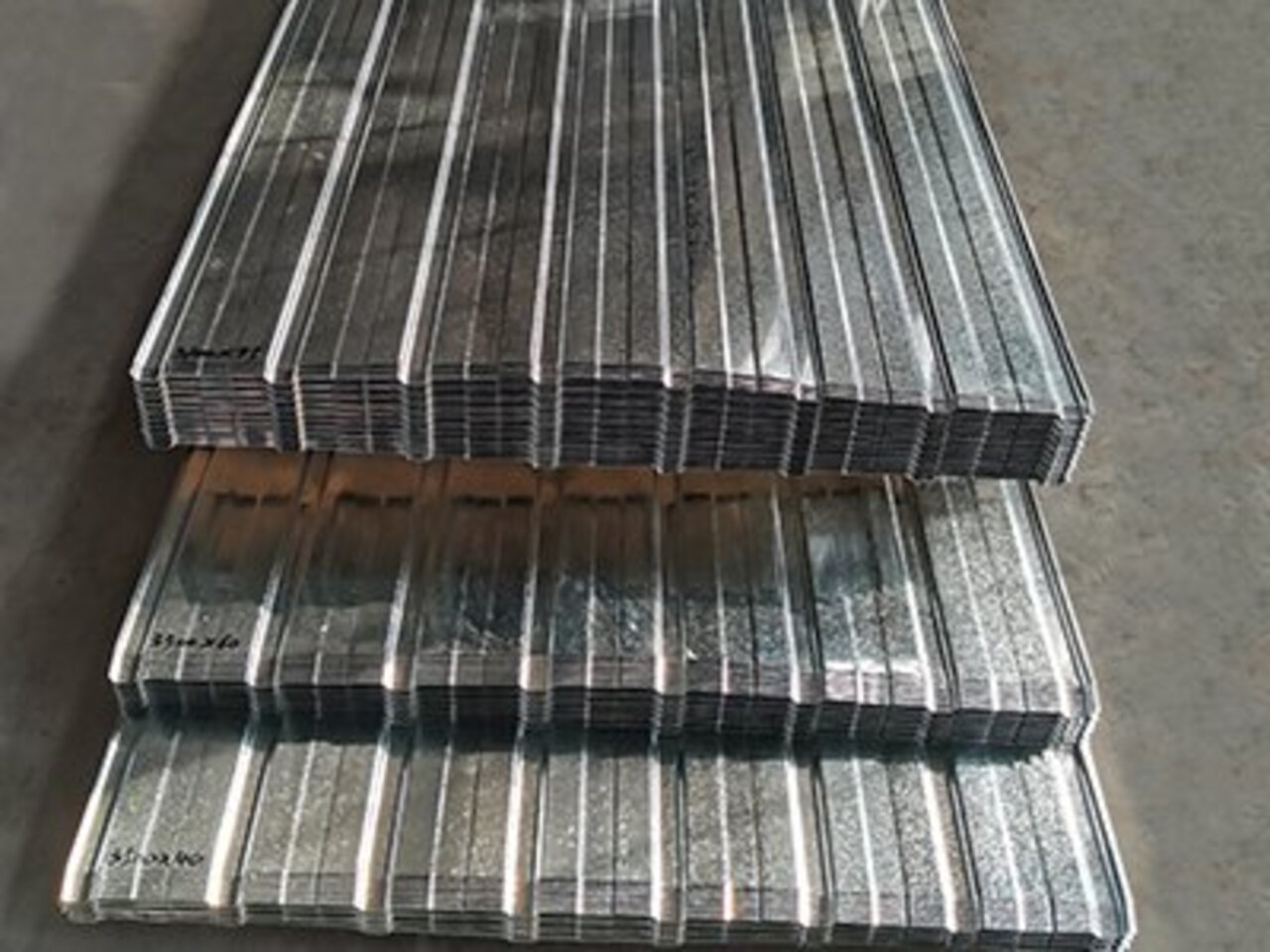 <b>YX10-130-910型彩钢瓦</b>