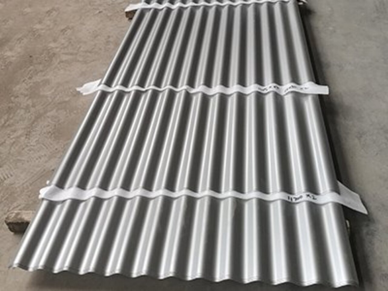 <b>YX17-71-850型圆弧彩钢瓦</b>