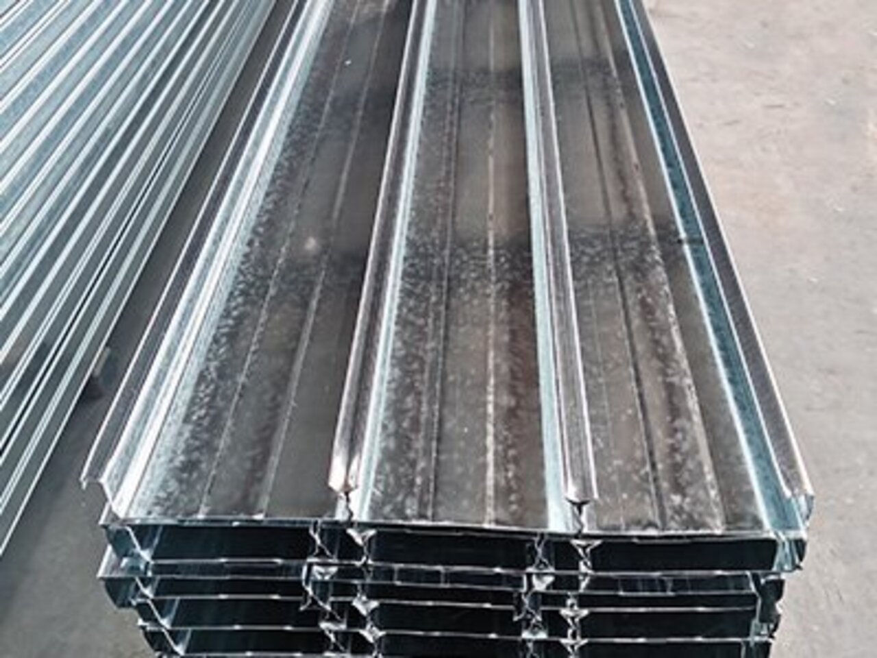 <b>YX50-273-820闭口型楼承板</b>