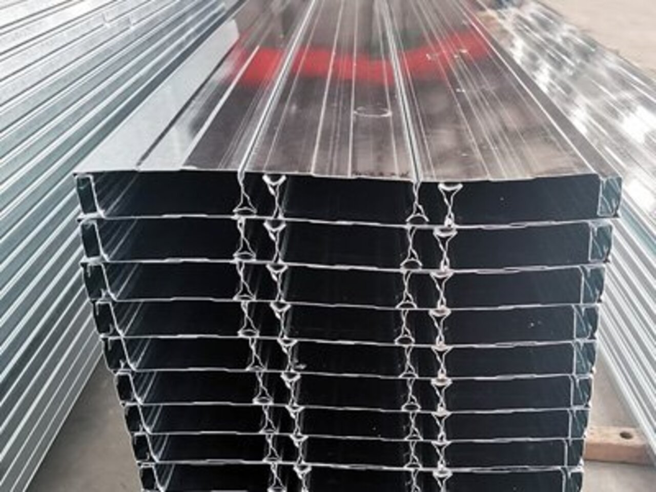 <b>YX50-266-800闭口型楼承板</b>