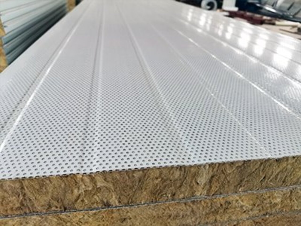 冲孔吸音岩棉夹芯板