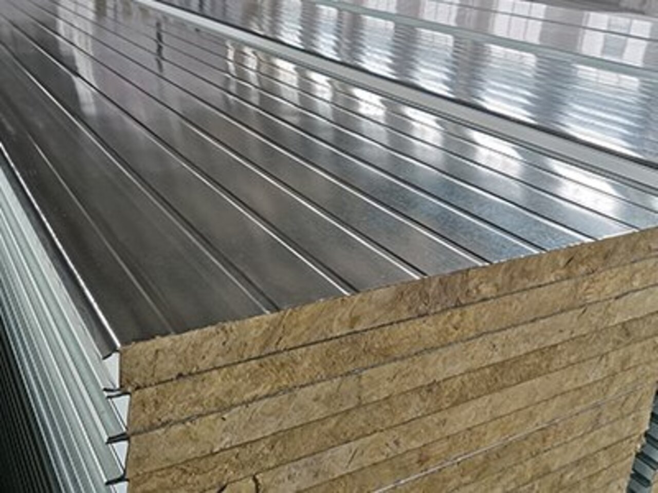 镀锌彩钢岩棉夹芯板