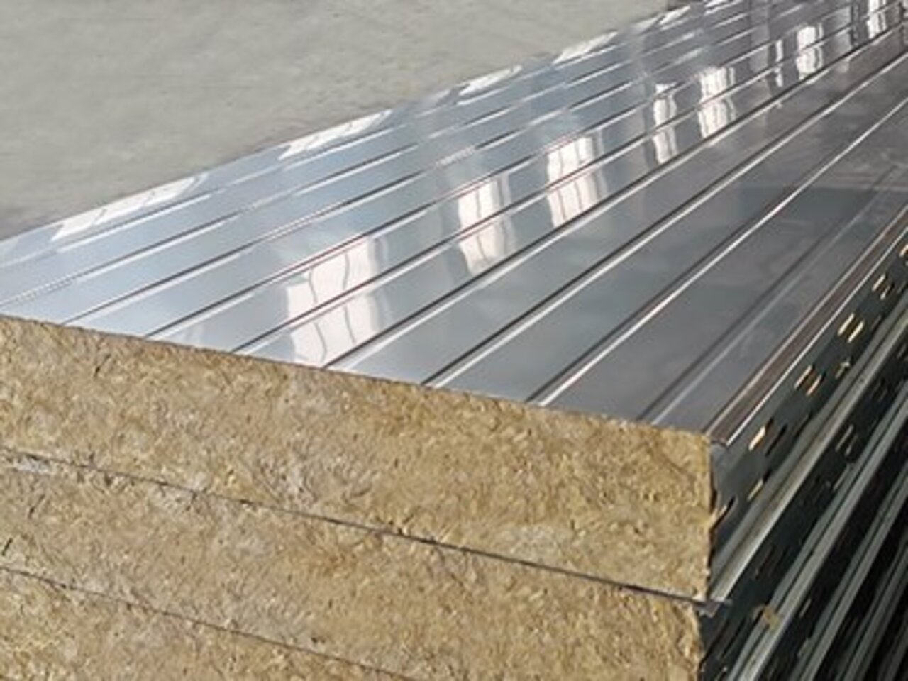 不锈钢岩棉夹芯板